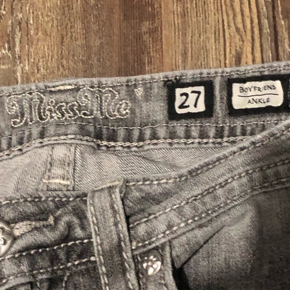 Miss Me Jeans Women's 27 Boyfriend Ankle Distressed Charcoal Black Denim - Picture 2 of 5